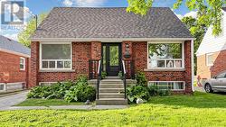 26 INNISMORE CRESCENT E Toronto, ON M1R 1C7