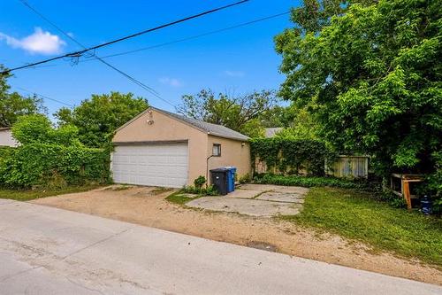 428 Queen St, Winnipeg, MB 