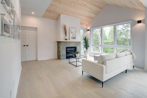 Living Room - 2070 Rue Jackrabbit, Sainte-Adèle, QC 
