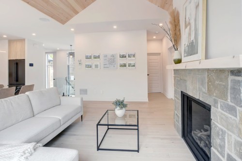 Living Room - 2070 Rue Jackrabbit, Sainte-Adèle, QC 