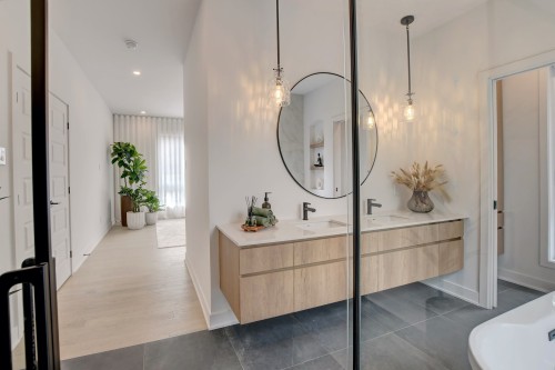 Master Bathroom - 2070 Rue Jackrabbit, Sainte-Adèle, QC 