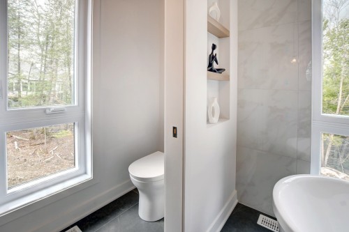 Master Bathroom - 2070 Rue Jackrabbit, Sainte-Adèle, QC 