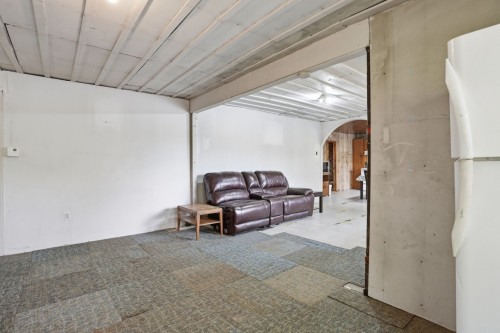 Salle familiale - 135 Ch. Laporte, Val-Des-Bois, QC 