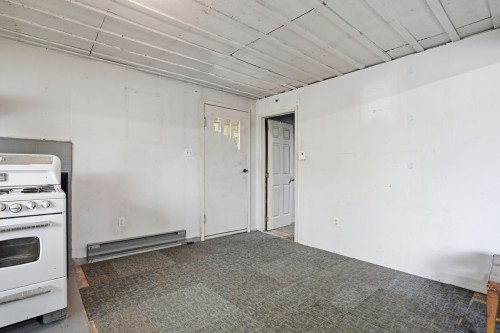 Salle familiale - 135 Ch. Laporte, Val-Des-Bois, QC 