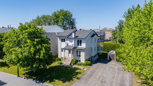 Stationnement - 1  - 1B Rue Ouellette, Saint-Constant, QC 