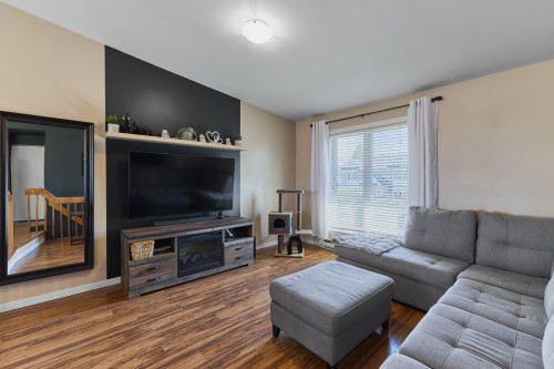 Salon - 1  - 1B Rue Ouellette, Saint-Constant, QC 