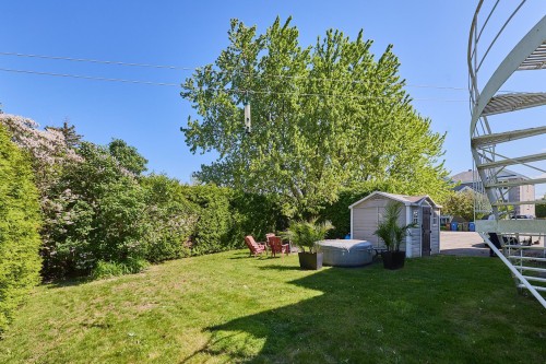 Cour - 1  - 1B Rue Ouellette, Saint-Constant, QC 