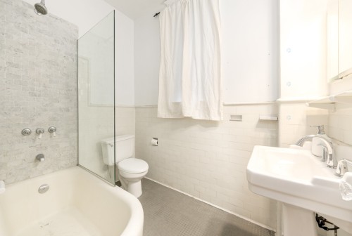 Salle de bains - 15-418 Av. Des Pins O., Montréal (Le Plateau-Mont-Royal), QC 