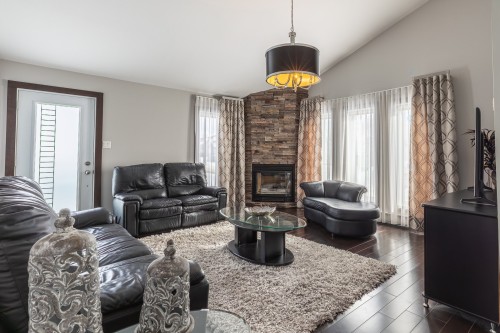 Salon - 1179 Rue Turcotte E., Thetford Mines, QC 