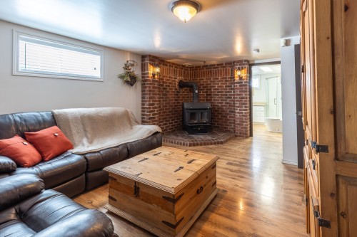 Salon - 1179 Rue Turcotte E., Thetford Mines, QC 