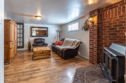 Salon - 1179 Rue Turcotte E., Thetford Mines, QC 