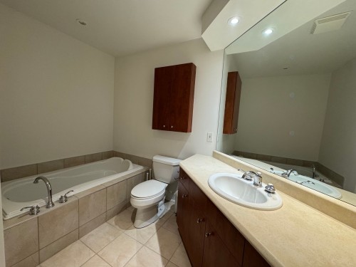 Salle de bains attenante à la CCP - 2103-200 Av. Des Sommets, Montréal (Verdun/Île-Des-Soeurs), QC 