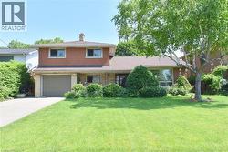 372 FENNELL Avenue W  Hamilton, ON L9C 1G4