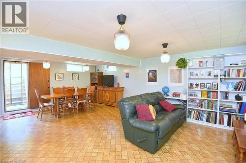 372 Fennell Avenue W, Hamilton, ON 