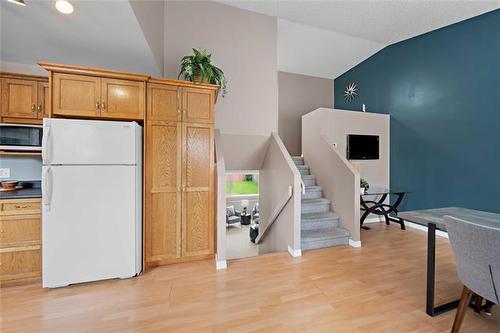 39 Birch Grv, Winnipeg, MB 