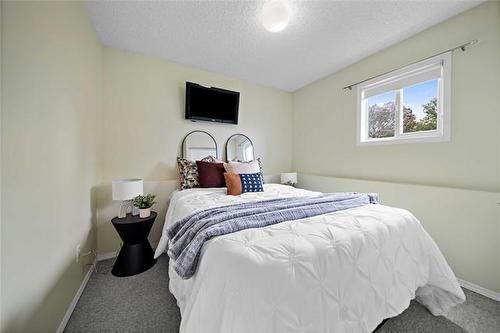 39 Birch Grv, Winnipeg, MB 