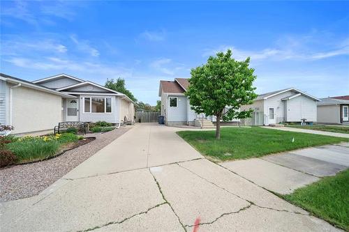 39 Birch Grv, Winnipeg, MB 