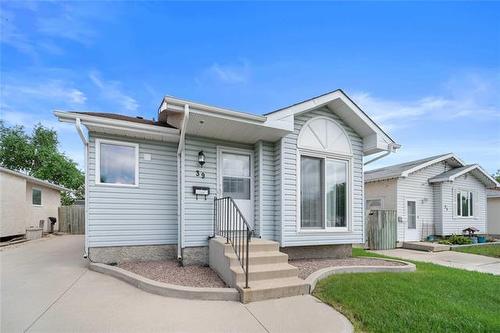 39 Birch Grv, Winnipeg, MB 