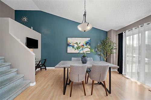 39 Birch Grv, Winnipeg, MB 