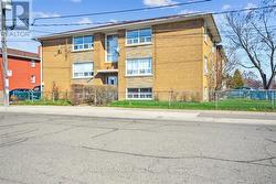 5 - 2 WESLEY STREET Toronto, ON M8Y 2W3