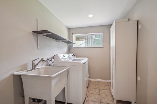 Laundry - 4321 Rue Néo, Montréal (Pierrefonds-Roxboro), QC 