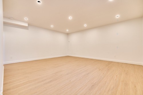Salle familiale - 189 Ch. Du Lac-Baribeau, Saint-Donat, QC 