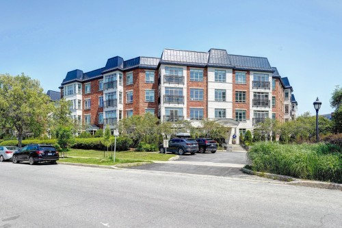 208-4455 Rue des Francs-Bourgeois  Boisbriand, QC J7H 0C8