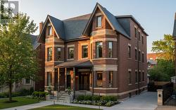 3 - 23 ROSS STREET Toronto, ON M5T 1Z8