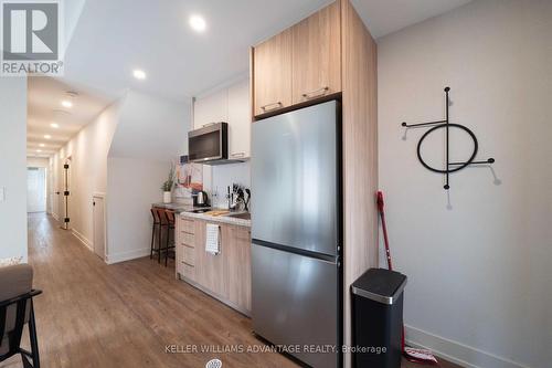 2 - 23 ROSS STREET , Toronto, Ontario M5T 1Z8 4