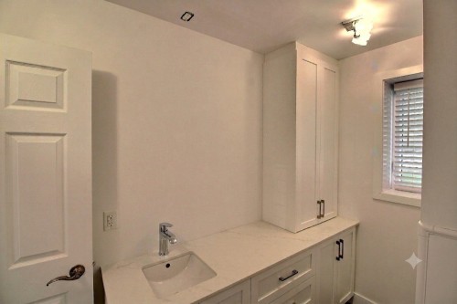 Salle de bains - 2-475 Av. Québec, Rouyn-Noranda, QC 