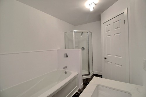 Salle de bains - 2-475 Av. Québec, Rouyn-Noranda, QC 