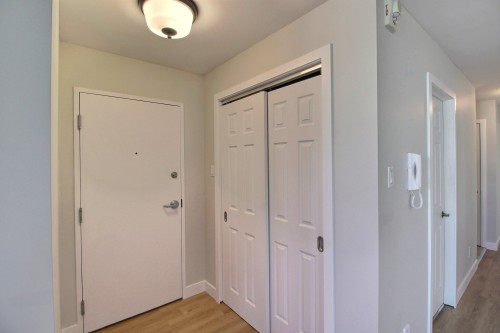 Hall d'entrée/Vestibule - 2-475 Av. Québec, Rouyn-Noranda, QC 
