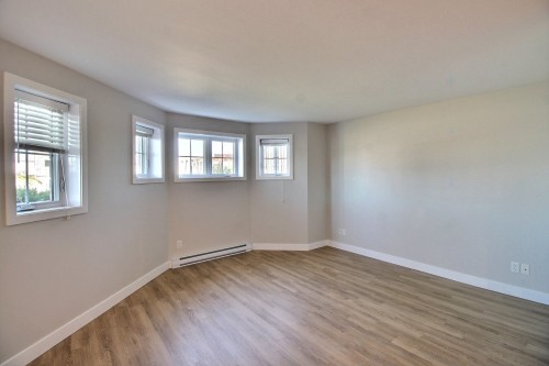 Salon - 2-475 Av. Québec, Rouyn-Noranda, QC 
