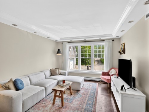 Salon - 439 Rue Alvin-C.-Mitson, Magog, QC 