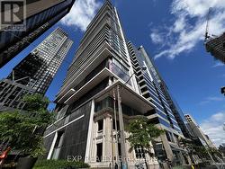 3710 - 426 UNIVERSITY AVENUE Toronto, ON M5G 1S9