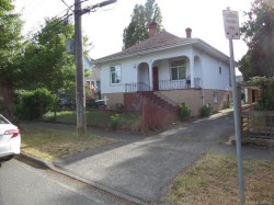 1606 Bank St Victoria, BC V8R 4V4