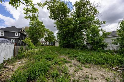 464 Arlington St, Winnipeg, MB 