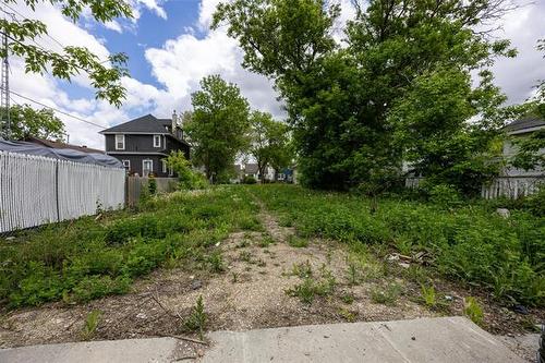 464 Arlington St, Winnipeg, MB 