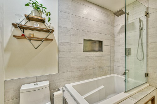 Salle de bains - 30 Rue Langlois, Saint-Hippolyte, QC 
