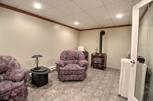 Salle familiale - 41 Rue Sylvio-Langlois, Saint-Félix-De-Dalquier, QC 