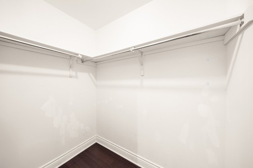 Penderie (Walk-in) - 507-4125 Boul. St-Jean, Dollard-Des-Ormeaux, QC 