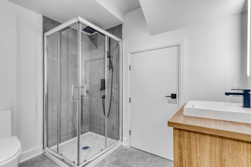 Bathroom - 4197 Rue Quevillon, Longueuil (Saint-Hubert), QC 
