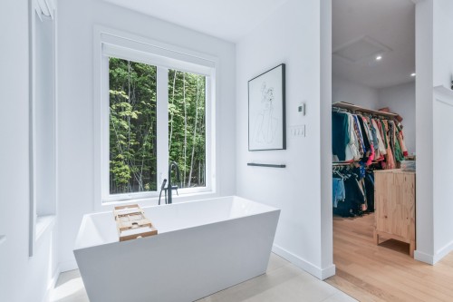 Salle de bains attenante à la CCP - 7015 Ch. Marcil, Saint-Sauveur, QC 