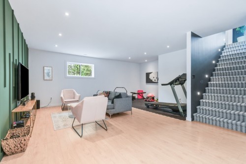 Salle familiale - 7015 Ch. Marcil, Saint-Sauveur, QC 