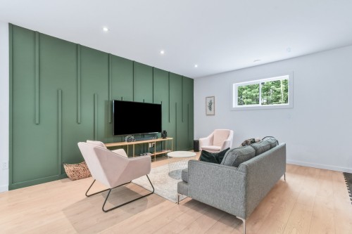 Salle familiale - 7015 Ch. Marcil, Saint-Sauveur, QC 