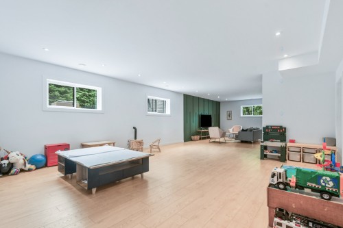 Salle familiale - 7015 Ch. Marcil, Saint-Sauveur, QC 