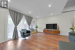 38 SPRINGFAIR AVENUE Aurora, ON L4G 3M2
