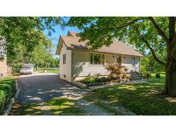 4054 ROSELAND Drive WESTWindsor, ON N9G 1Z8