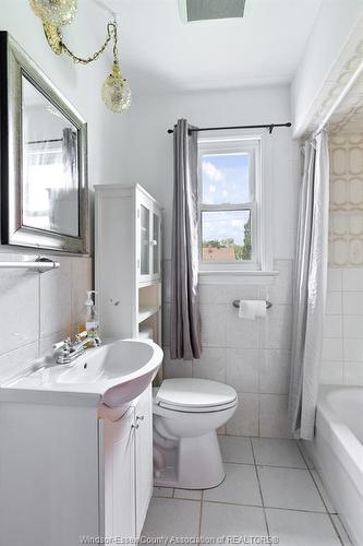 Upper-3200 Longfellow Avenue, Windsor, ON 