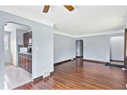 Upper-3200 Longfellow Avenue, Windsor, ON 